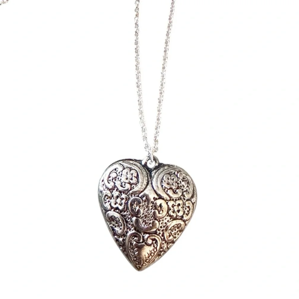 Vintage Silver Puffy Heart Penant Necklace with Etching on both sides,‎ 22”
